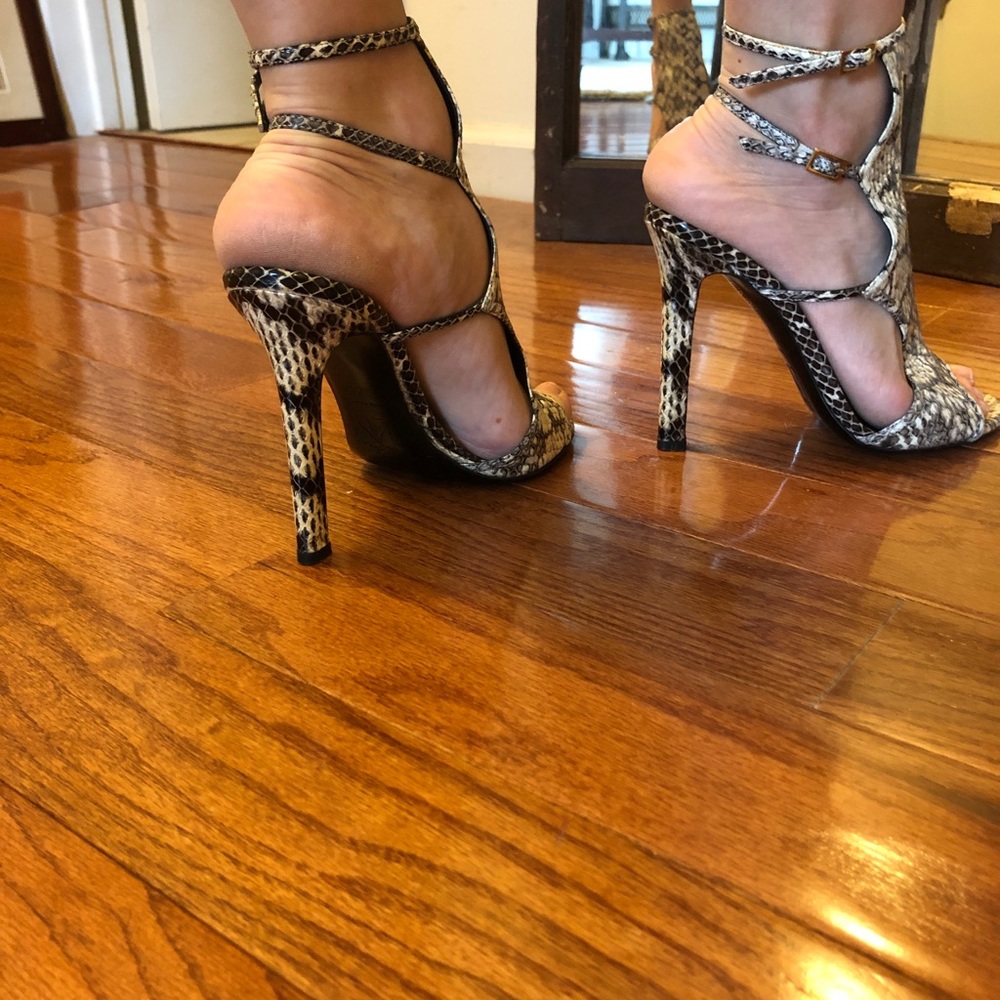 Heels - Picture 4 of 4